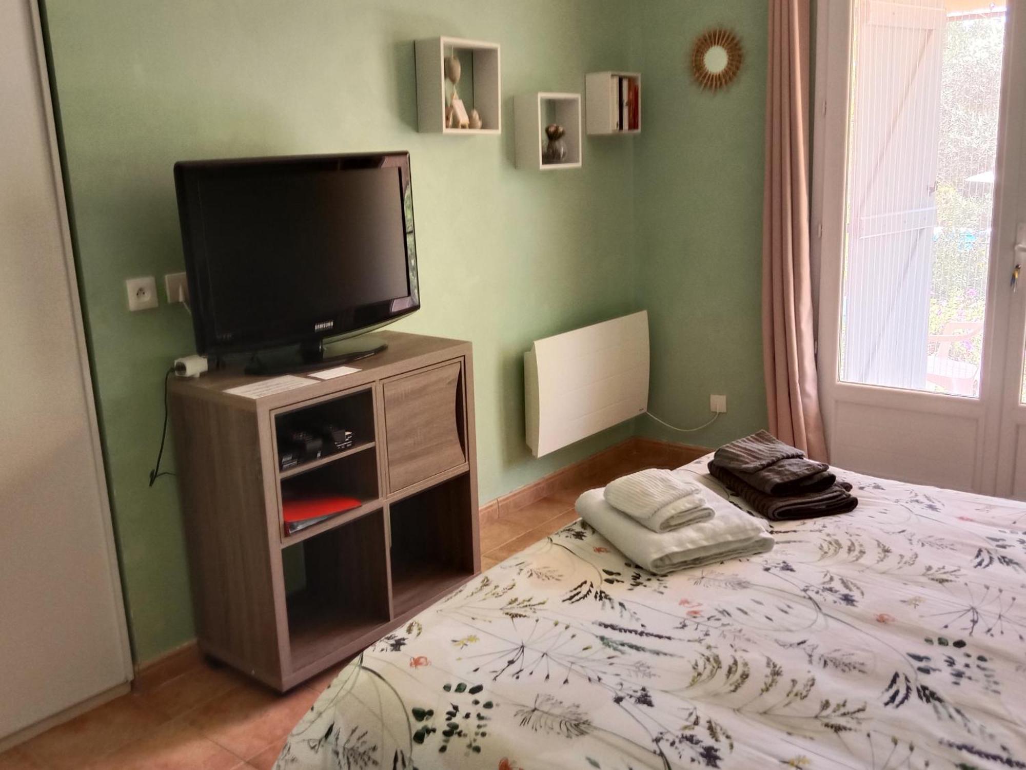La Farigoulette Bed & Breakfast Lorgues Bagian luar foto